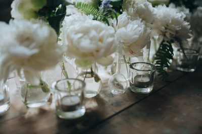 Flowers in vases-min